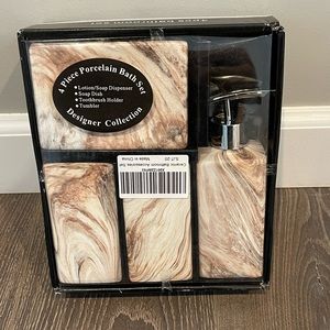 NWT 4 piece Porcelain Bathroom Set